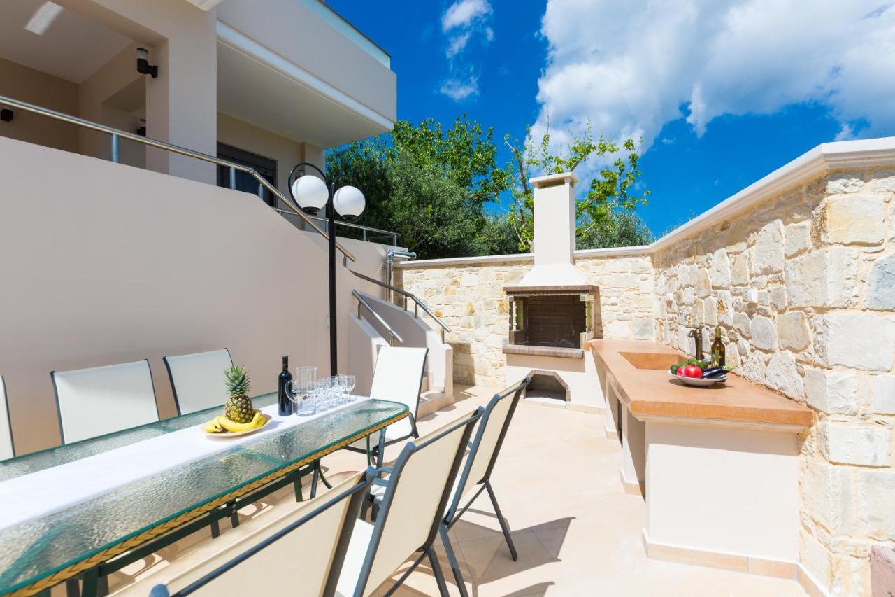 Peris Villa Като Дарацо Екстериор снимка
